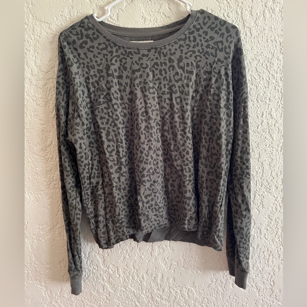 Leopard print green top